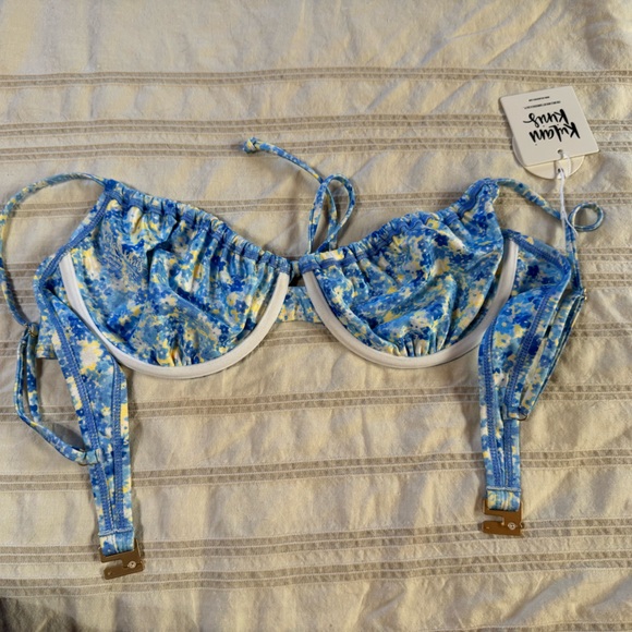 Kulani Kinis Ruched Underwire Bikini Top - Love Story - Picture 4 of 5